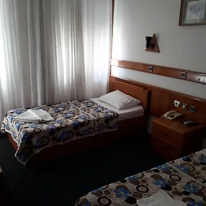 3* Otel Opera